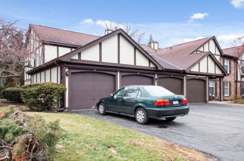 2630 Northampton Dr, Rolling Meadows, IL 60008-4350