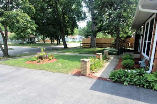 1003 Plaza Dr, Joliet, IL 60435-3842