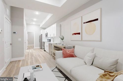 2207 Broad St, Philadelphia, PA 19148-2916