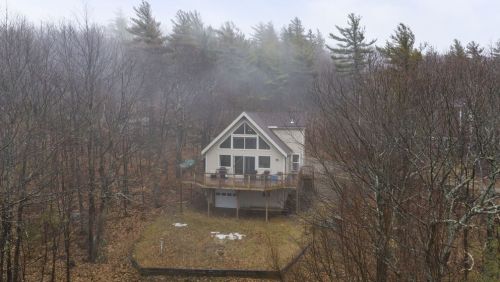 6 Newport Dr, New Durham, NH 03855-6126