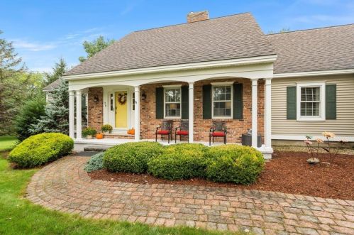 38 Sky View Dr, Pelham, NH 03076-5002