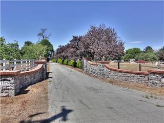 1025 Rucker Ave, Gilroy, CA 95020-8904