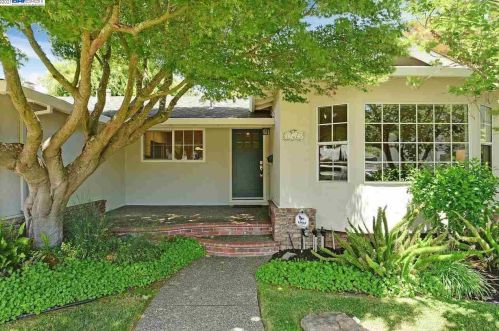 17623 Trenton Dr, Hayward, CA 94546-1512