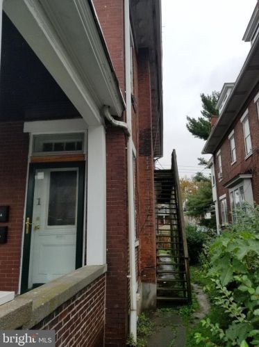 1842 Market St, Harrisburg, PA 17103-2552