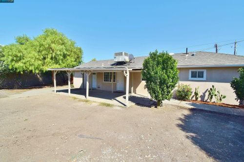 1061 Oak Grove Rd, Concord CA  94518-3129 exterior