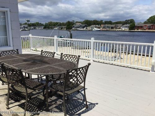 514 Middle Branch Dr, Lacey, NJ 08731-4924