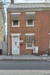 132 North St, Carlisle PA  17013-2430 exterior