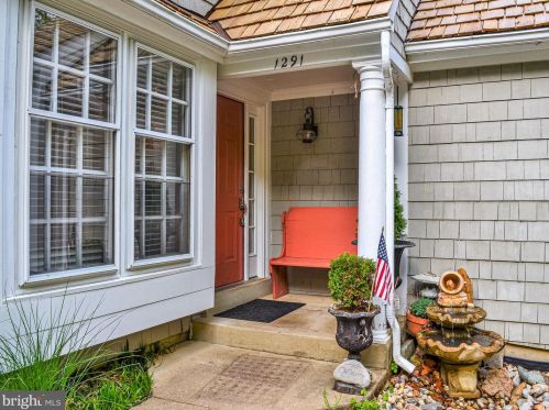 1291 Lamplighter Way, Herndon VA  20194-1322 exterior