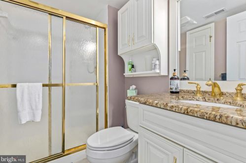8006 Middlewood Pl, Springfield VA  22153-1928 exterior