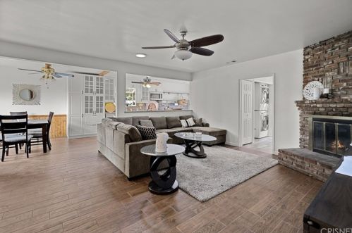 3637 Fairesta St, Glendale CA 91214-1804 exterior