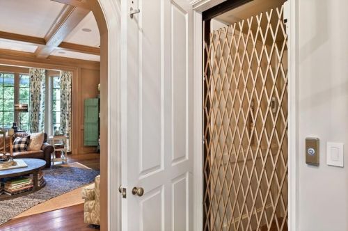 62 Brookhaven Dr, Atlanta GA  30319-1143 exterior