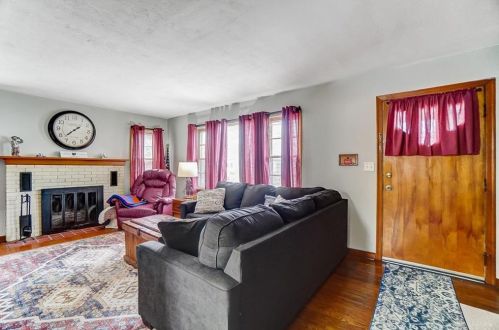 221 Parkwood Ave, Springfield OH  45506-2702 exterior
