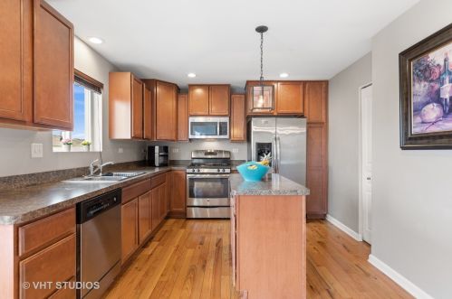 715 Brighton Dr, Pingree Grove IL  60140-9195 exterior