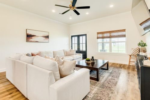 713 Longhorn Trl, Angleton TX 77515-9623 exterior