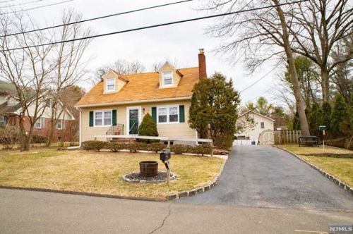 65 Pine St, Closter, NJ 07624-1717