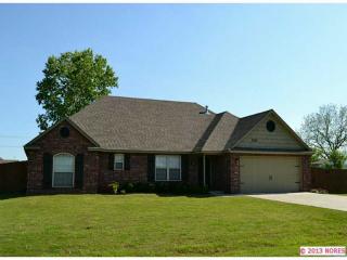 9282 Maple Ln, Claremore, OK 74019-0264
