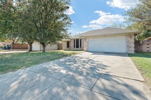 1764 Independence Rd, Fort Worth TX  76131-1528 exterior