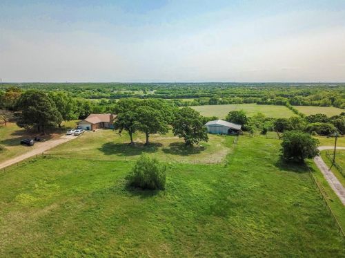 8959 Hilltop Rd, Argyle TX 76226-5012 exterior