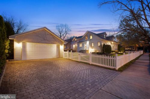 162 Windsor Ave, Tavistock, NJ 08033-1419