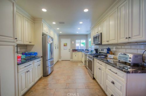 9214 Middlefield Dr, Riverside CA  92508-6261 exterior