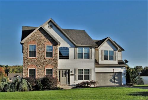2790 Primrose Ln, York PA  17404-8531 exterior