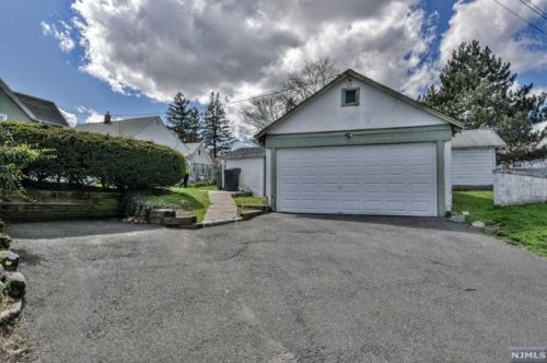82 Ramapo Valley Rd, Mahwah, NJ 07430-1161