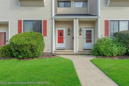 423 Middlewood Rd, Middletown NJ  07748-1335 exterior