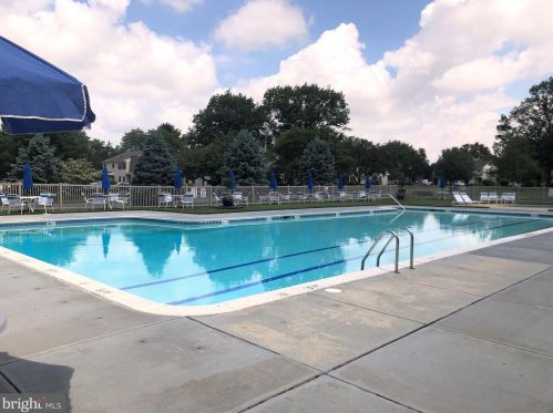 216 Valleybrook Dr, Lancaster PA  17601-4623 exterior