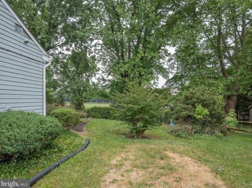 2106 Lyndell Dr, Lancaster PA  17601-5728 exterior