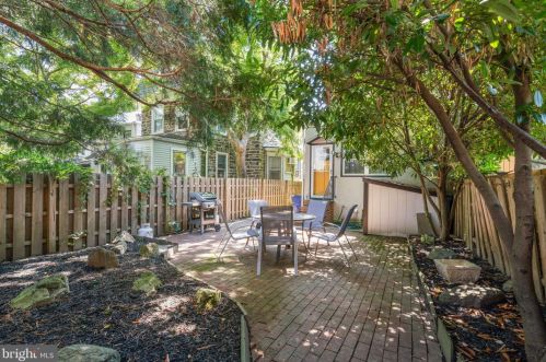 25 Gravers Ln, Philadelphia PA 19118-0041 exterior