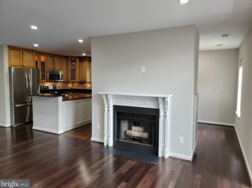 2810 Lee Oaks Pl, Falls Church, VA 22046-7343