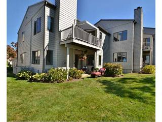 5 Seabreeze Ln, Bristol, RI 02809-1520
