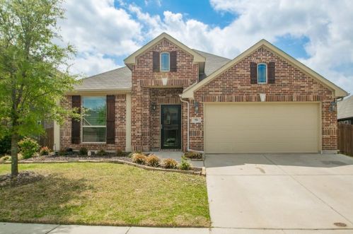 916 Longhorn Dr, Aubrey, TX 76227-2327