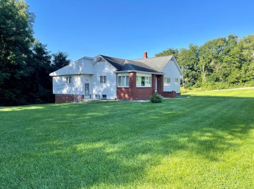 312 5th St, Rockwell, IL 61301-2031