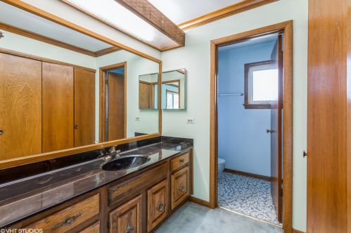 3 Swan Cir, Lemont IL  60440-1237 exterior