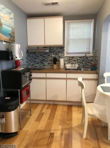 431 Lakeside Blvd, Hopatcong, NJ 07843-1650