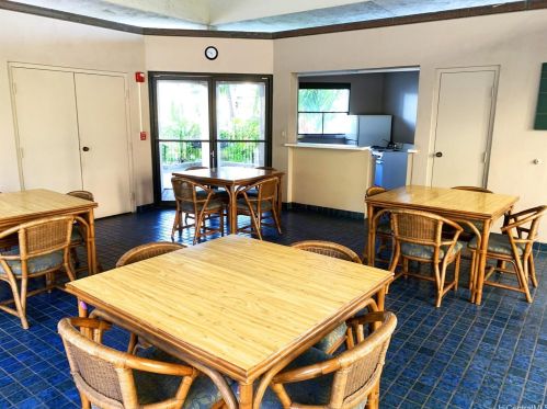 300 Wai Nani Way, Honolulu HI 96815-3961 exterior