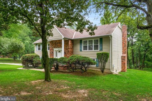 25 Bernard Dr, Trenton, NJ 08628-2311