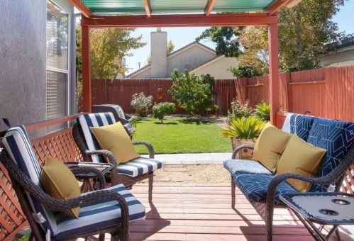 2212 Galen Dr, Elk Grove, CA 95758-7113