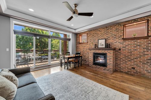 2828 Dawson Ave, Chicago, IL 60618-6728