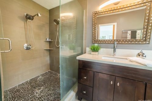 2450 Aha Aina Pl, Honolulu HI  96821-1047 exterior