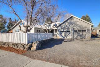 307 27th St, Eagle Crest, OR 97756-9335