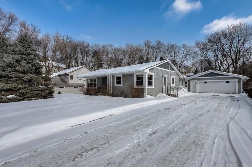 1858 Adele St, Saint Paul, MN 55109-4202