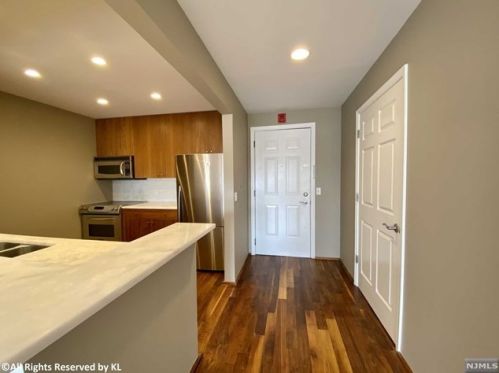 2205 City Pl, Edgewater NJ  07020-3139 exterior