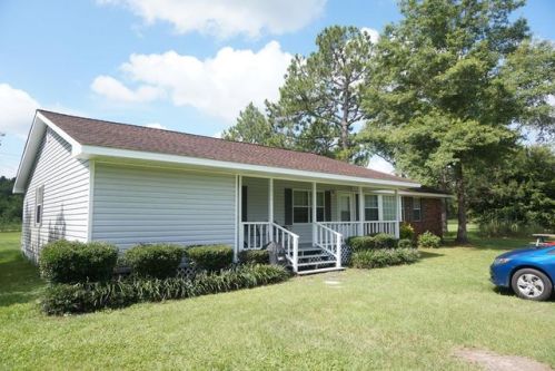 3047 Horseshoe Ln, Waycross, GA 31503-7084