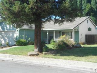 121 Westmont Ct, Merced, CA 95348-3016