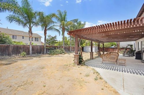 12499 Orangeblossom Ln, Riverside CA  92503-7057 exterior