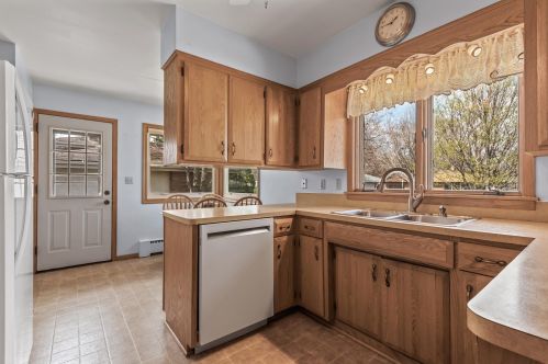 760 Iowa Ave, Saint Paul MN  55106-1018 exterior