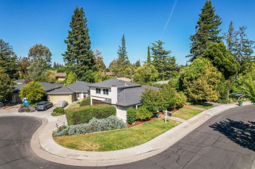 3121 Flowers Ln, Palo Alto, CA 94306-3022