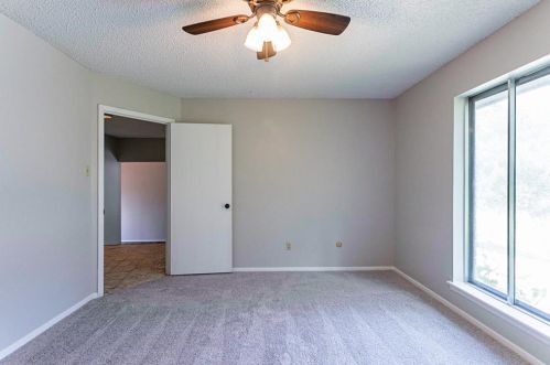 600 Blue Lk Dr, Fort Worth TX  76103-1108 exterior